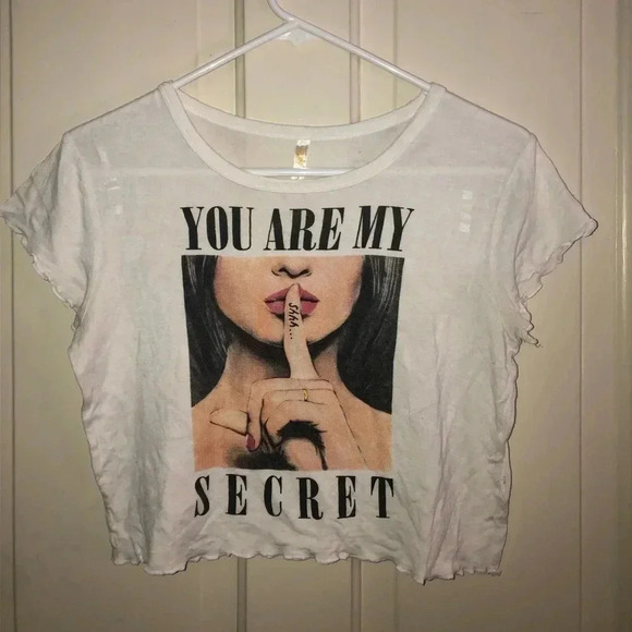 Ocasion You Are My Secret Sneaky Link Scallop Edge Baby Tee Crop Top Size Large - Picture 1 of 7